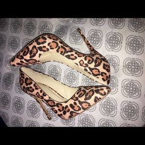 HOTT Leopard Pumps